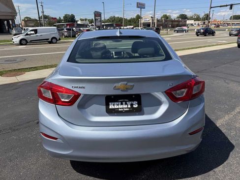 Used 2017 Chevrolet Cruze LT w/ Sun And Sound Package FWD image 4