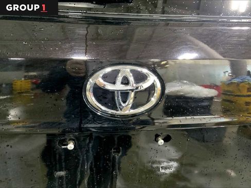 Certified 2021 Toyota Highlander XLE image 31