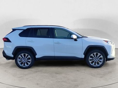 Used 2019 Toyota RAV4 XLE Premium image 6