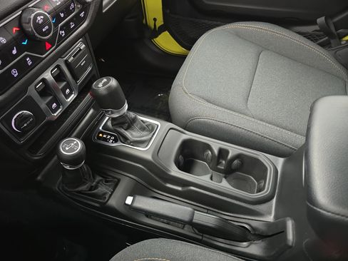 Used 2024 Jeep Wrangler Sport S image 23