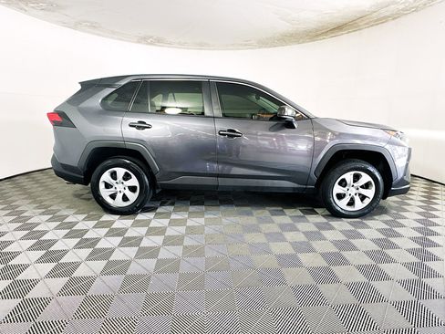 Used 2022 Toyota RAV4 LE image 2