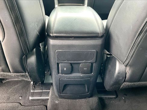 Used 2022 Ford Explorer XLT w/ Equipment Group 202A RWD image 34