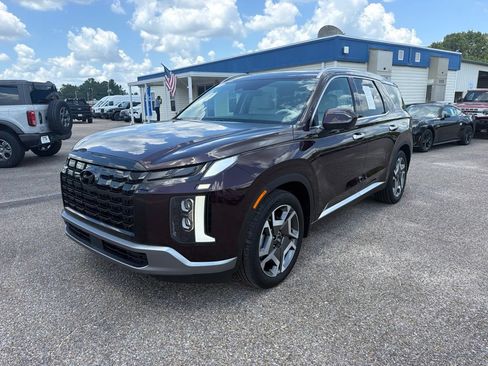 Used 2023 Hyundai Palisade Limited w/ Cargo Package FWD image 2