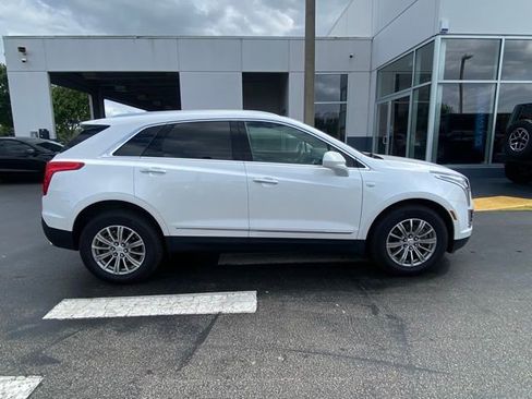 Used 2017 Cadillac XT5 Luxury w/ Driver Awareness Package image 11