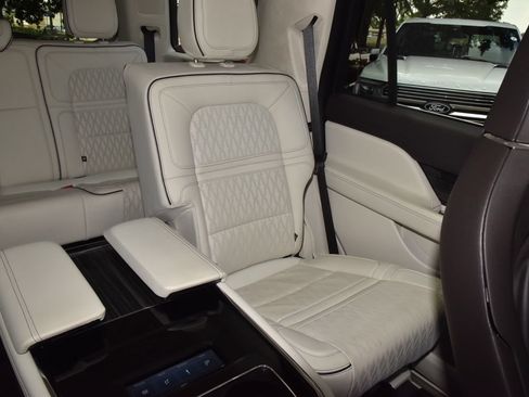 Used 2024 Lincoln Navigator Black Label AWD/4WD image 23