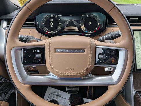 Used 2025 Land Rover Range Rover SE AWD/4WD image 16