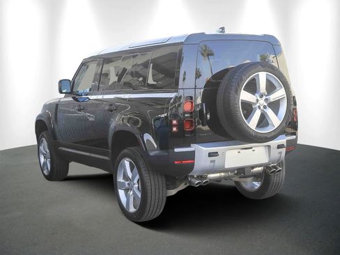 Used 2024 Land Rover Defender 110 SE image 4