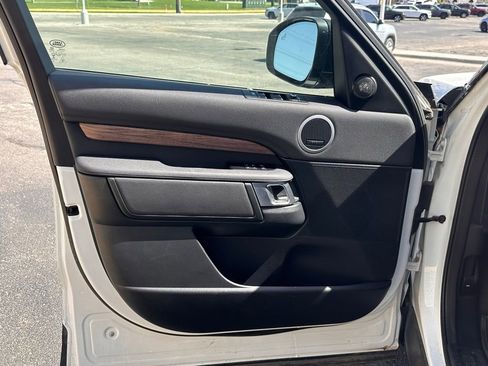 Used 2020 Land Rover Discovery HSE AWD/4WD image 15