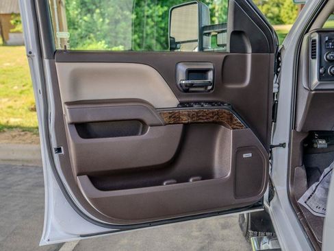 Used 2019 Chevrolet Silverado 3500 LT w/ LT Convenience Package AWD/4WD image 11
