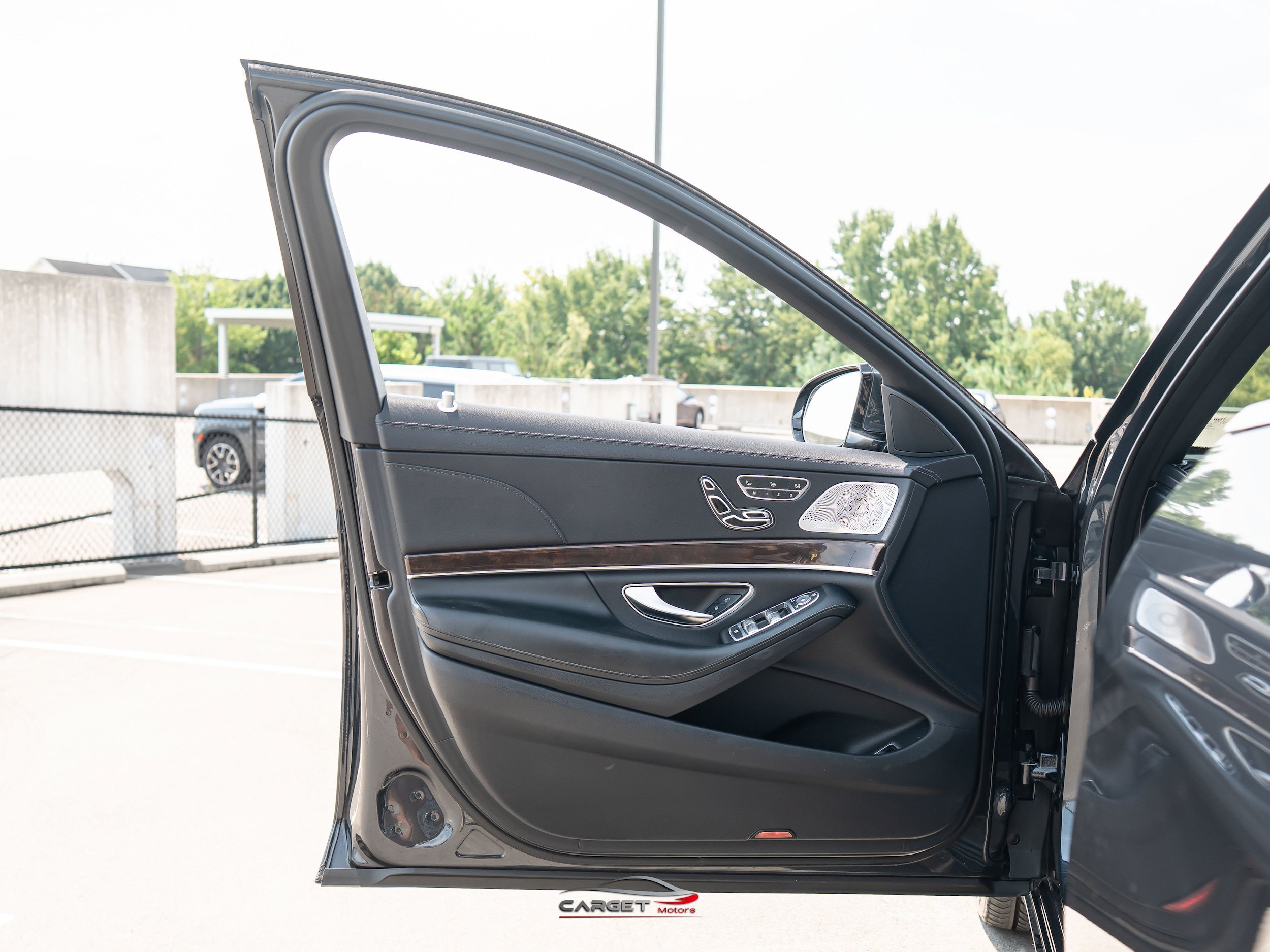 Used 2019 Mercedes-Benz S 560 4MATIC Sedan image 40