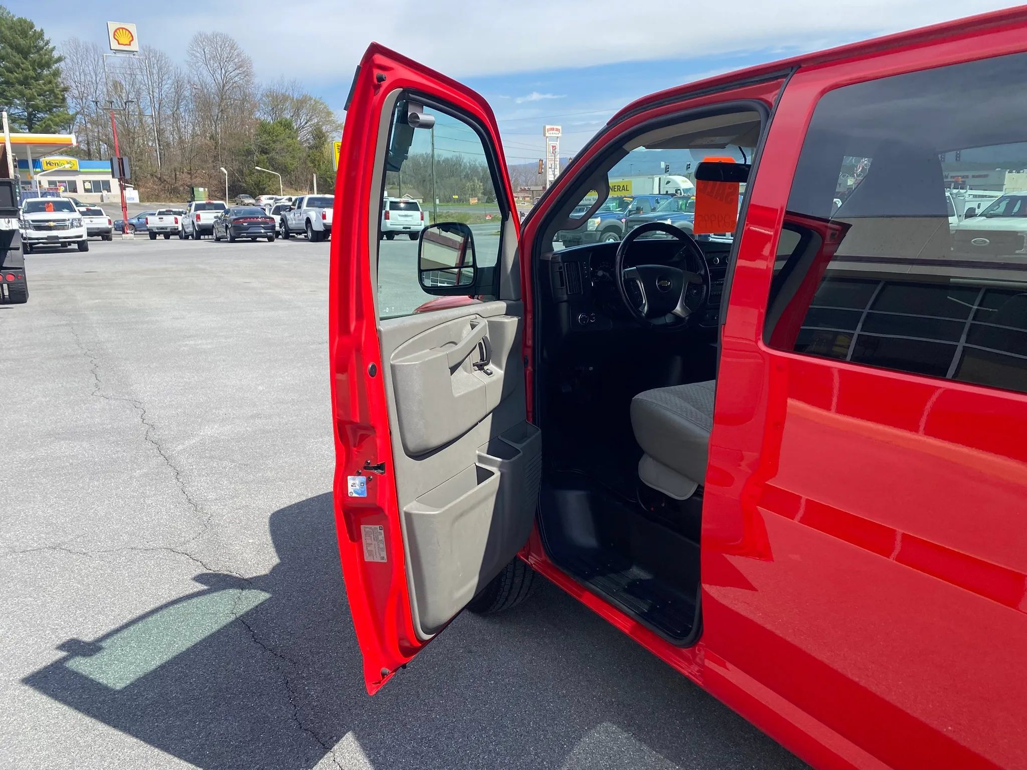 Used 2017 Chevrolet Express 3500 LT w/ LT Preferred Equipment Group RWD image 7