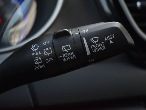 Used 2025 Chrysler Pacifica Select FWD image 25