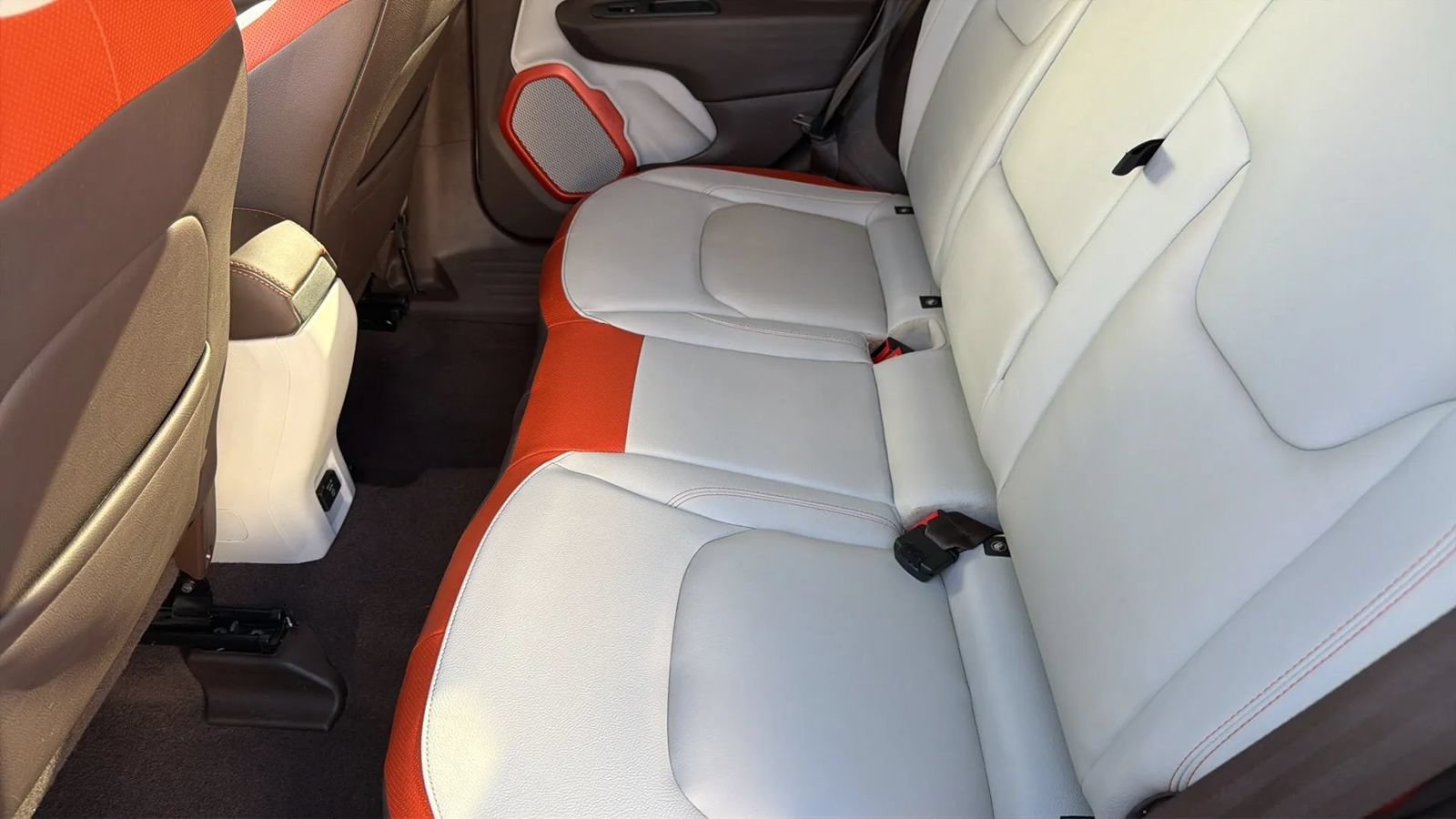 Used 2017 Jeep Renegade Limited FWD image 18