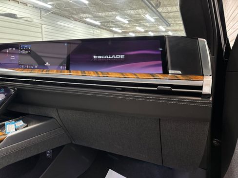 Used 2025 Cadillac Escalade Sport Platinum image 31