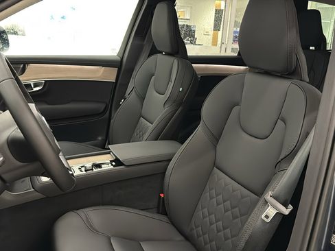 New 2026 Volvo XC90 T8 Plus w/ Protection Package Premier image 23