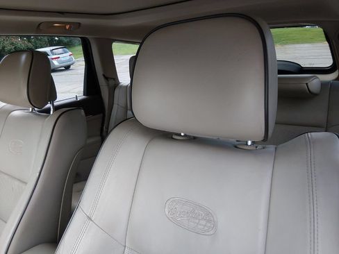 Used 2013 Jeep Grand Cherokee Overland w/ Advance Technology Group AWD/4WD image 12