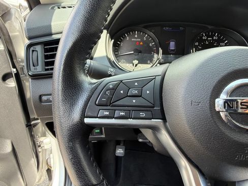 Used 2020 Nissan Rogue SV AWD/4WD image 16