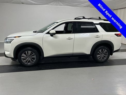 Used 2023 Nissan Pathfinder SV w/ Black Appearance Package image 6