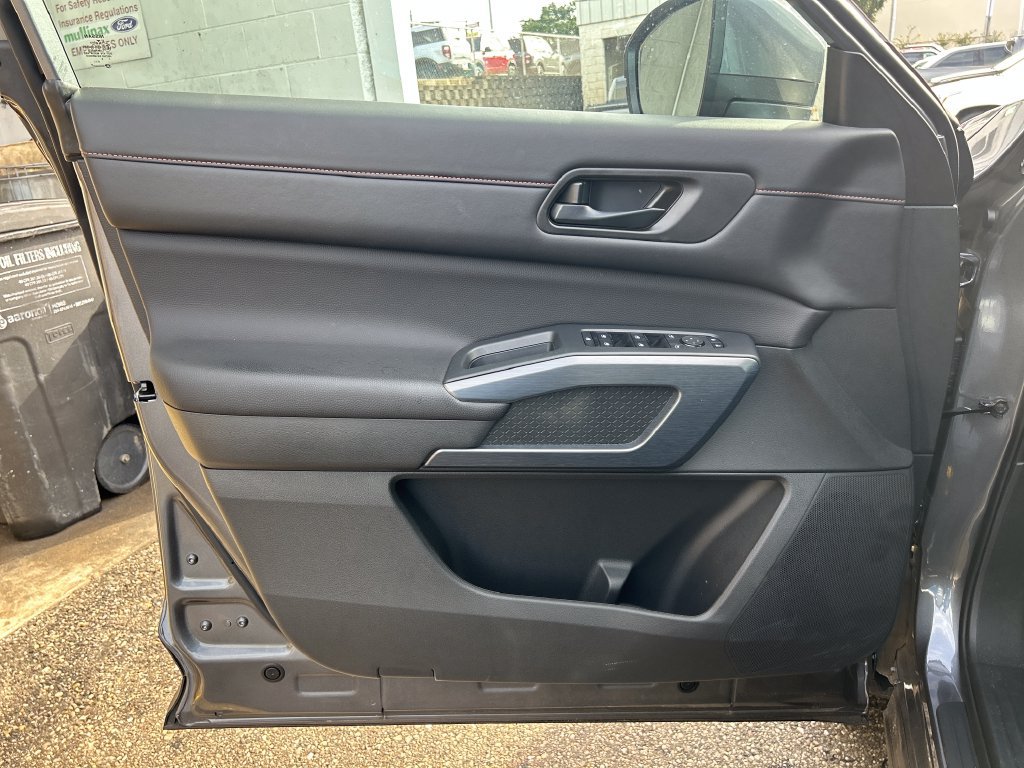 Used 2025 Nissan Pathfinder Rock Creek AWD/4WD image 9