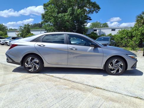 New 2025 Hyundai Elantra SEL image 8