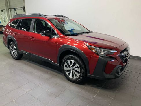 Used 2025 Subaru Outback Premium image 2