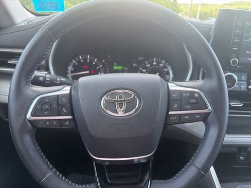 Used 2021 Toyota Highlander XLE AWD/4WD image 18