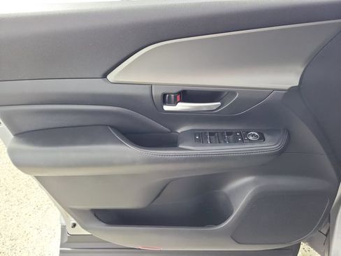 Used 2025 Toyota Grand Highlander AWD image 22