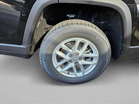 New 2025 Jeep Grand Cherokee L Laredo w/ Luxury Tech Group I RWD image 10