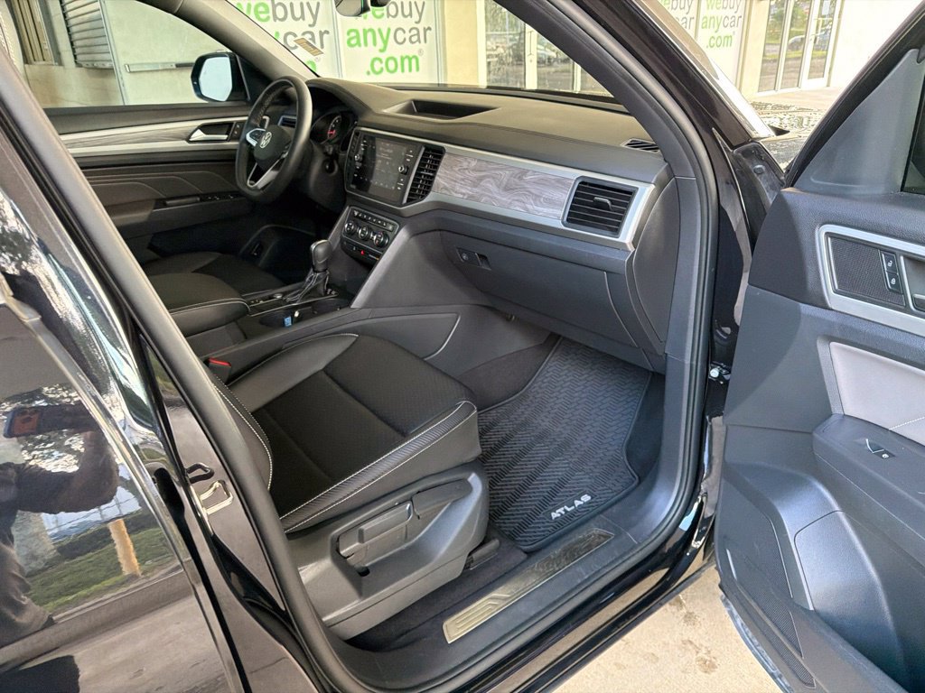 Used 2021 Volkswagen Atlas Cross Sport SE w/ Panoramic Sunroof Package FWD image 26