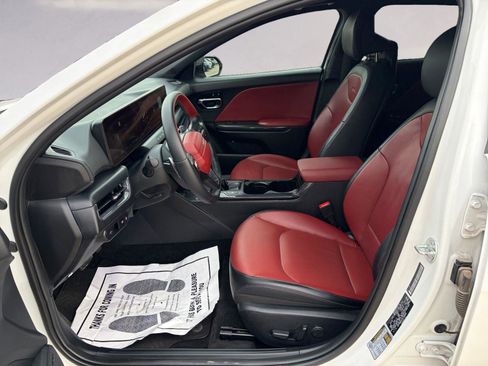 Used 2025 Kia K4 GT-Line w/ GT-Line Premium Package image 9