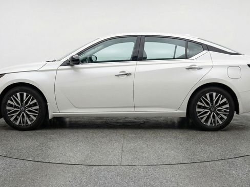 Used 2025 Nissan Altima 2.5 SV image 5