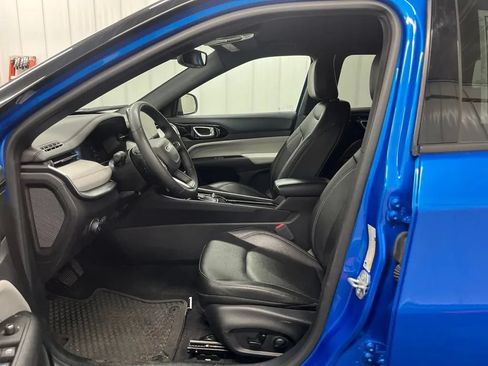 Used 2025 Jeep Compass Limited AWD/4WD image 19