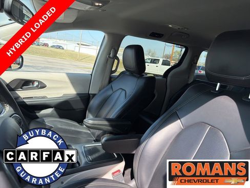 Used 2024 Chrysler Pacifica Limited FWD image 12