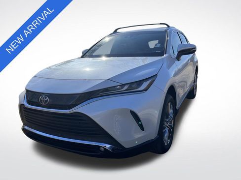 Used 2024 Toyota Venza XLE image 7