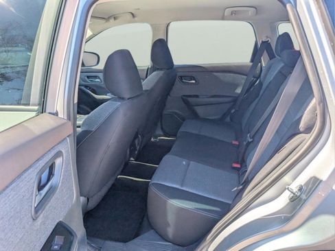 Used 2023 Nissan Rogue SV image 31