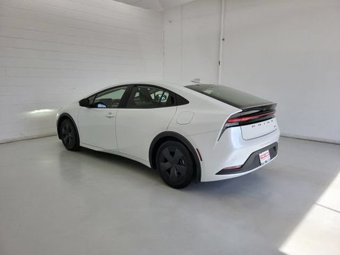 Used 2025 Toyota Prius LE FWD image 7