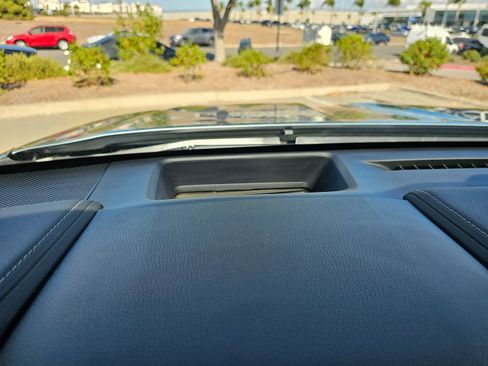 Used 2023 Toyota Highlander Platinum image 32