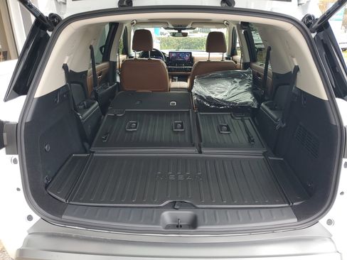 New 2026 Nissan Pathfinder Platinum image 5