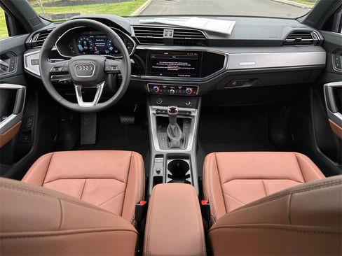 New 2025 Audi Q3 2.0T Premium image 11