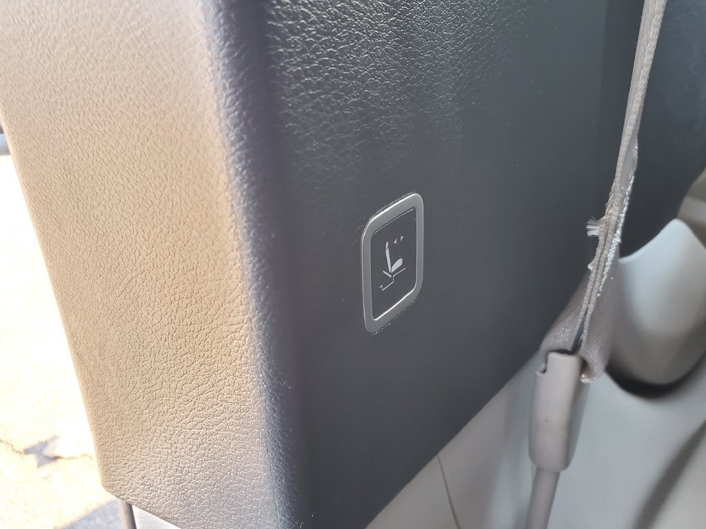 Used 2023 Chrysler Pacifica Touring-L FWD image 13