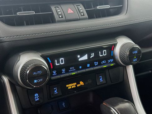 Used 2021 Toyota RAV4 Limited image 24