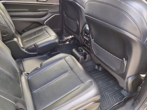 Used 2022 Jeep Grand Cherokee L Limited AWD/4WD image 24