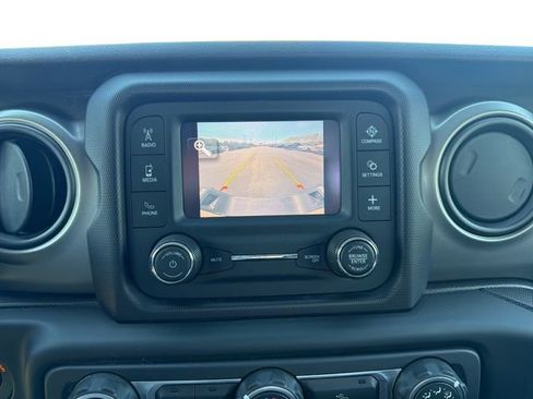 Used 2020 Jeep Gladiator Sport image 31