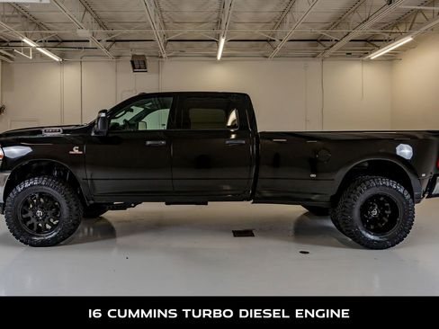 Used 2024 RAM 3500 Tradesman w/ Chrome Appearance Group AWD/4WD image 6