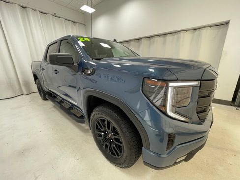 Used 2024 GMC Sierra 1500 Elevation AWD/4WD image 3