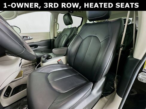 Used 2024 Chrysler Pacifica Touring-L image 21