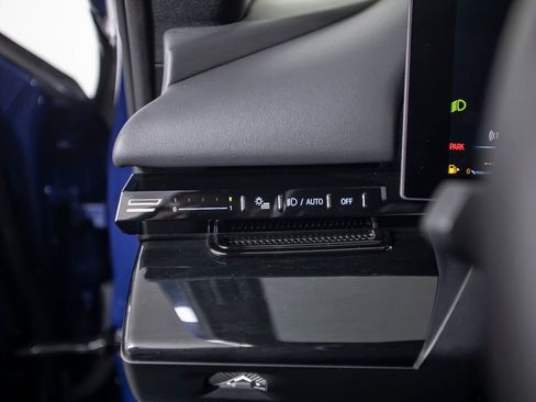 Used 2024 BMW 530i w/ M Sport Package image 38