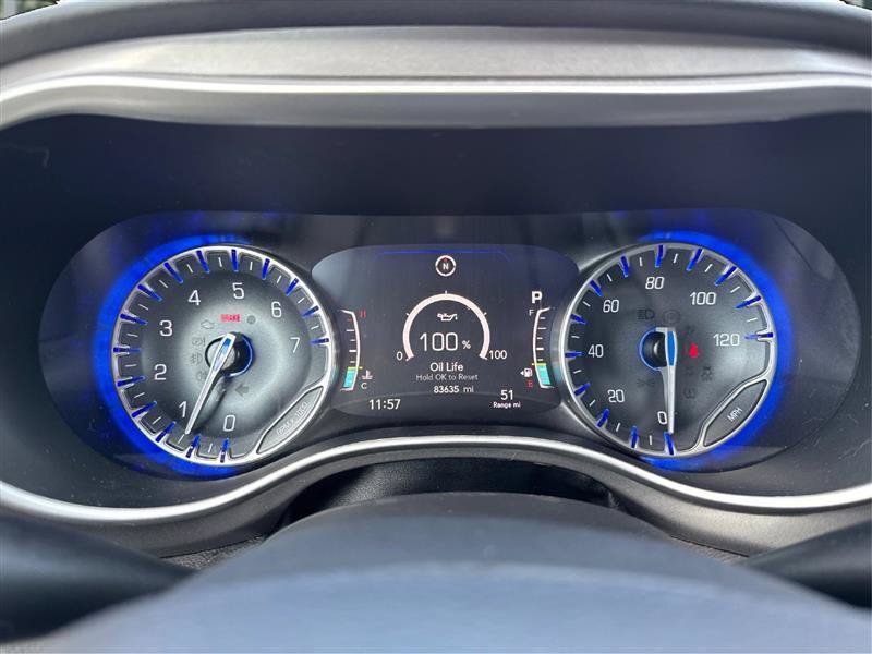 Used 2023 Chrysler Pacifica Touring-L FWD image 17