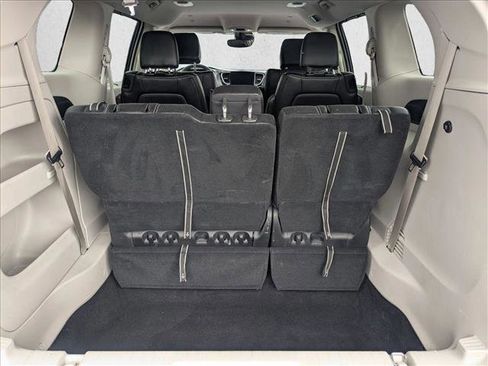 Used 2024 Chrysler Pacifica Touring-L image 6