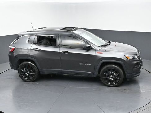 Used 2022 Jeep Compass Latitude w/ Sun and Sound Group image 43
